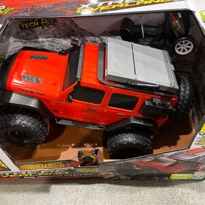 Maisto Tech RC 1:10 Jeep Rubicon Extreme Overland Red Off-Road Toy Truck